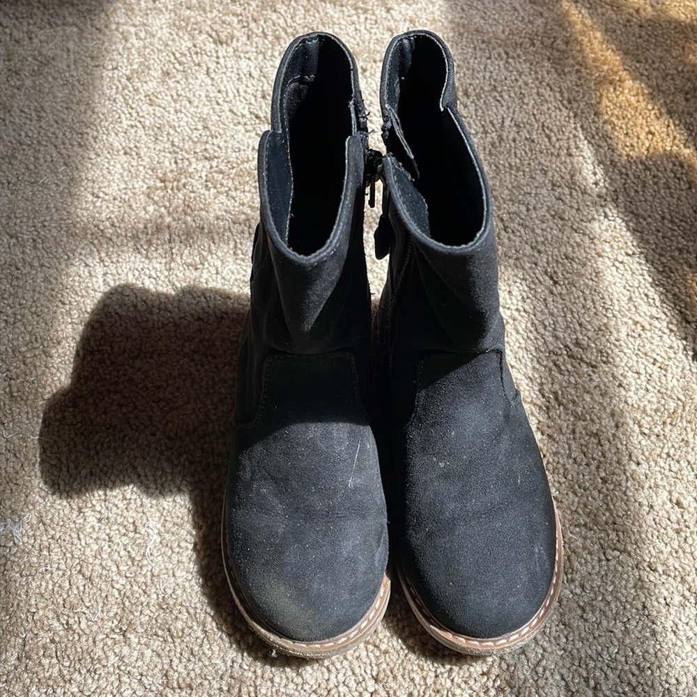 Used cat&jack boots size 9